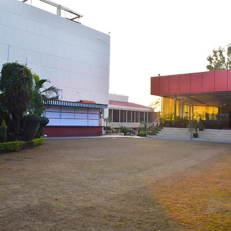 Asia One Earth Hotel Jammu Exterior foto