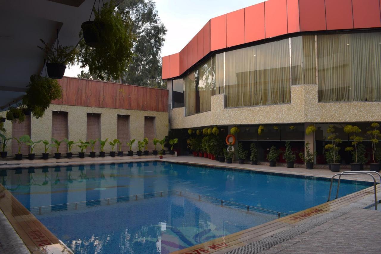 Asia One Earth Hotel Jammu Exterior foto